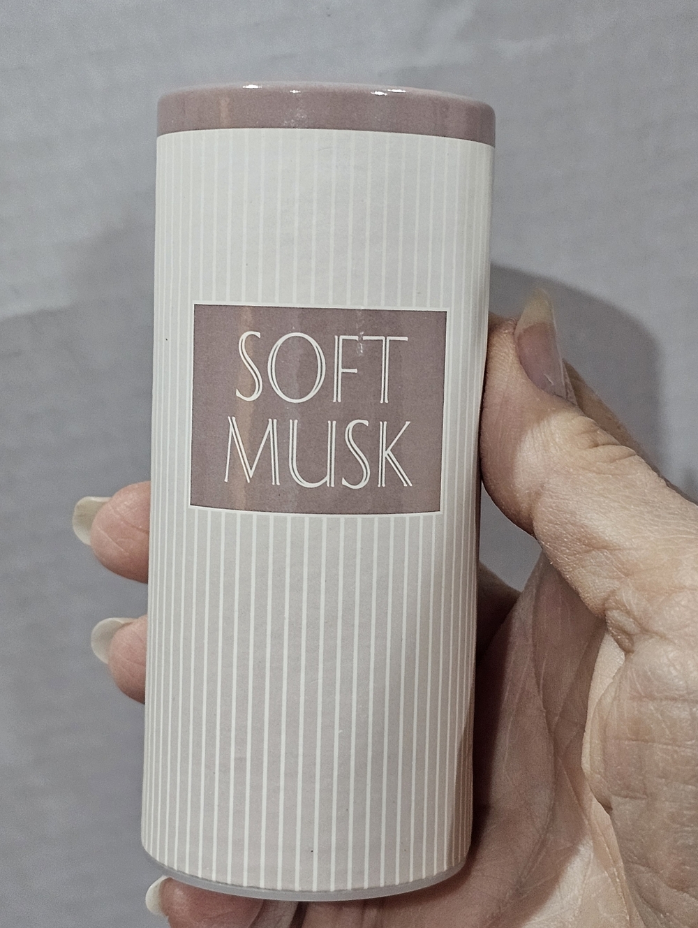 Avon Soft Musk Perfumed Talc Powder 2.6 oz New Sealed Discontinued NOS